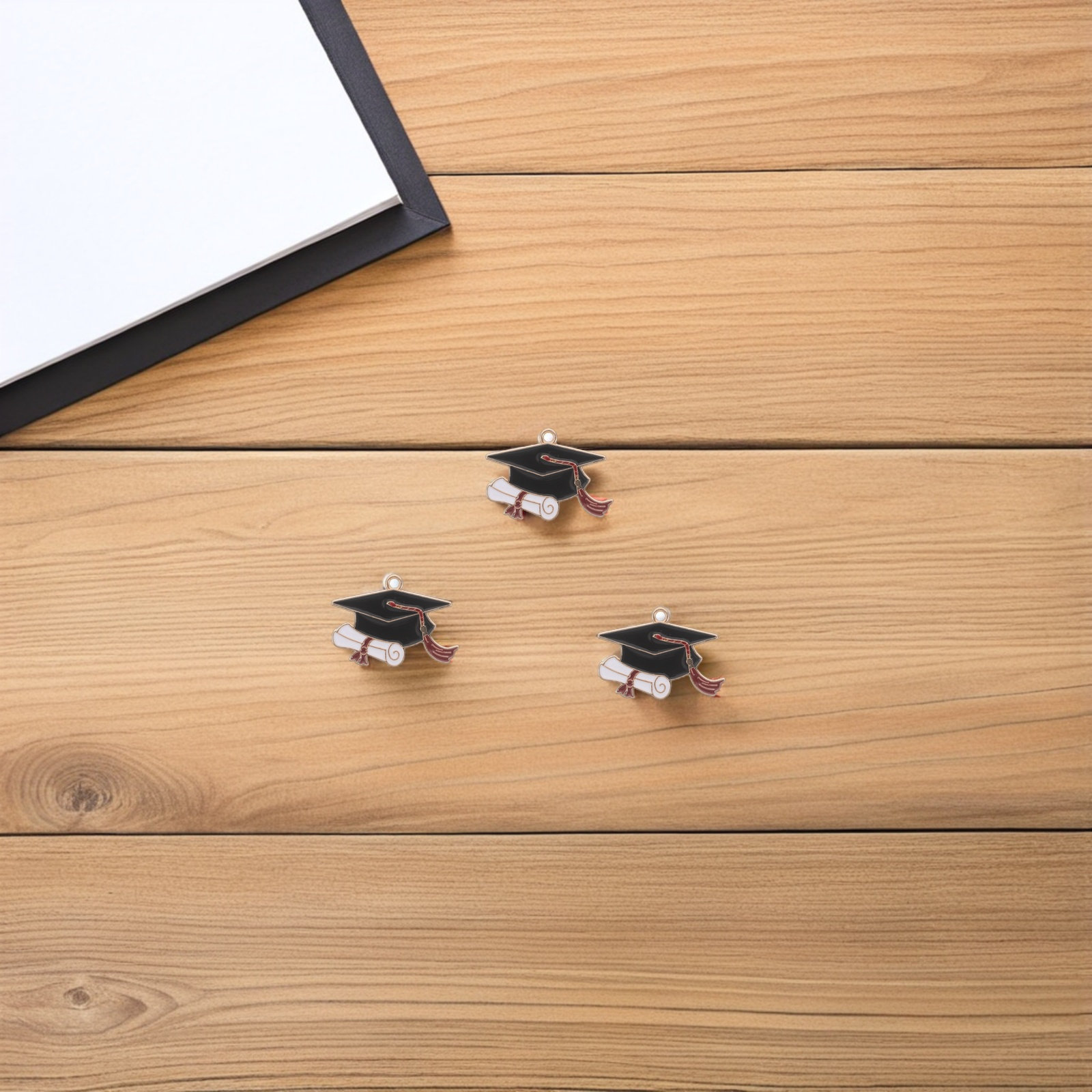 50 stuks afstudeerhoedjes, bed - Jewelry Making Diploma recensie en prijs