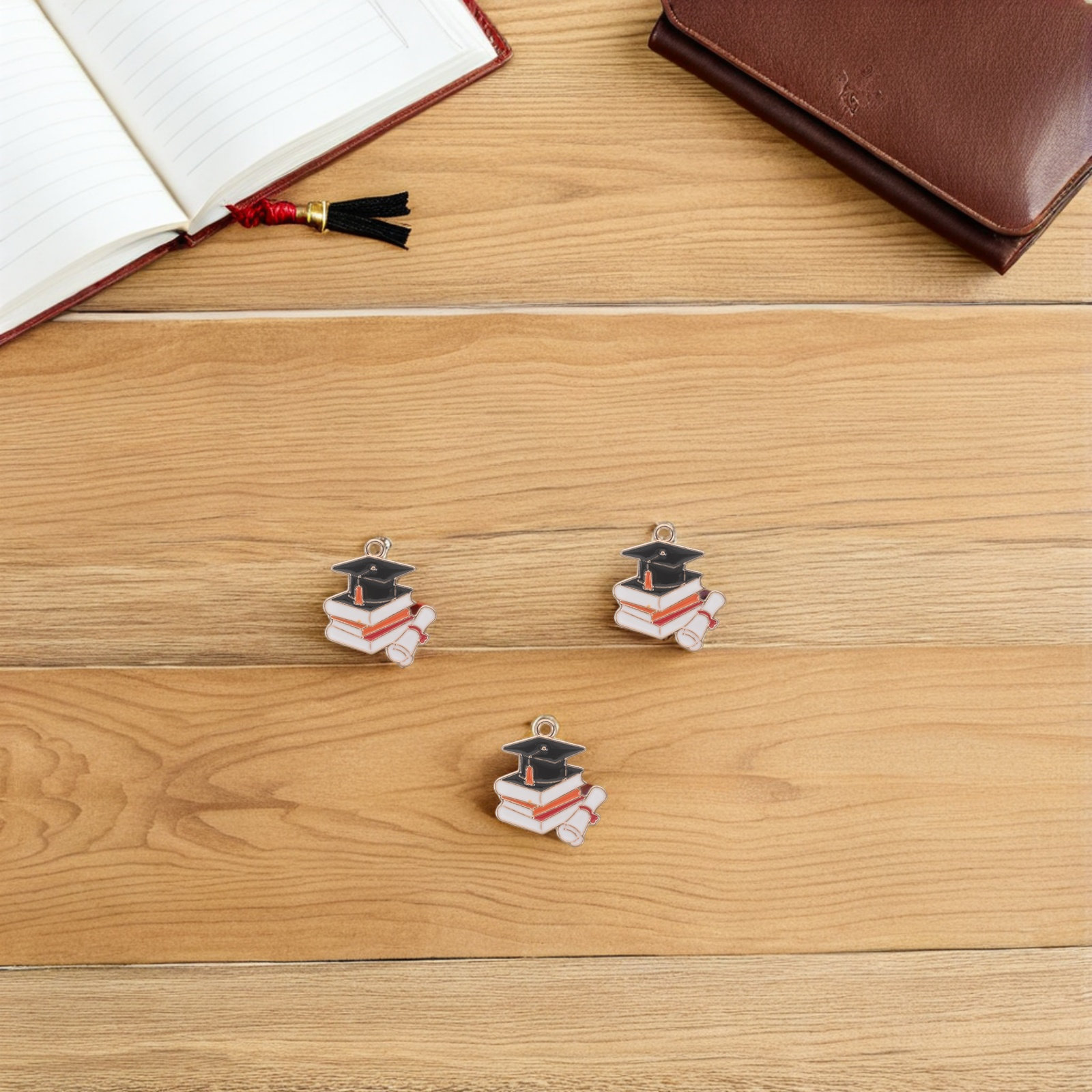 50 stuks afstudeerpet-bedeltje - Jewelry Making Diploma recensie en prijs