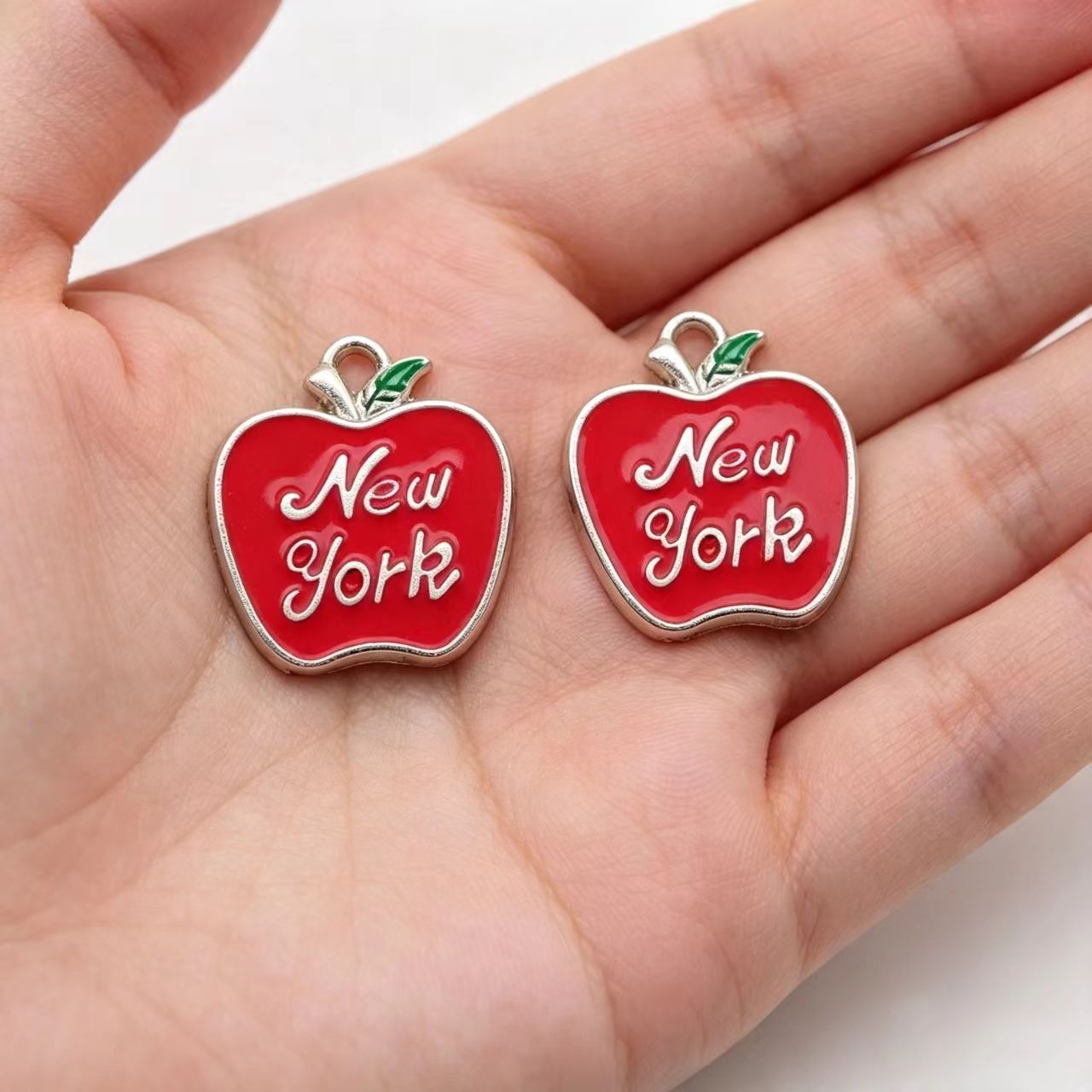 10 stuks emaille appel New Yor - Jewelry Making New York recensie en prijs