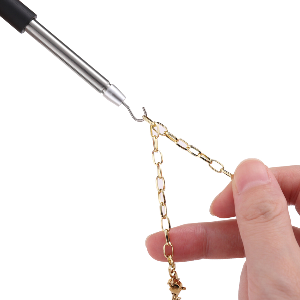 Hulp bij het dragen van armban - Jewelry Making Workshops recensie en prijs